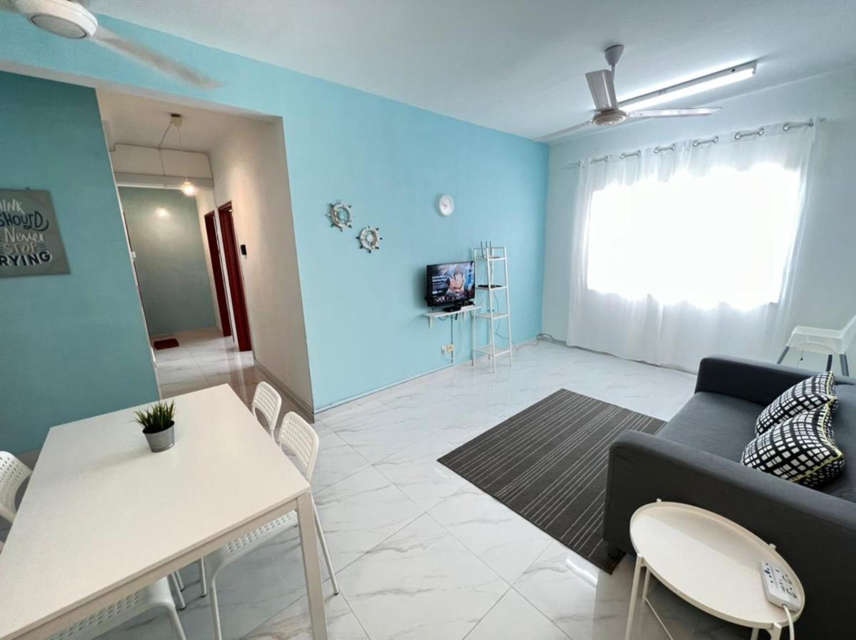 Seaview Holiday Apartment 2 - Free Wifi & Netflix กัวลาตรังกานู ภายนอก รูปภาพ